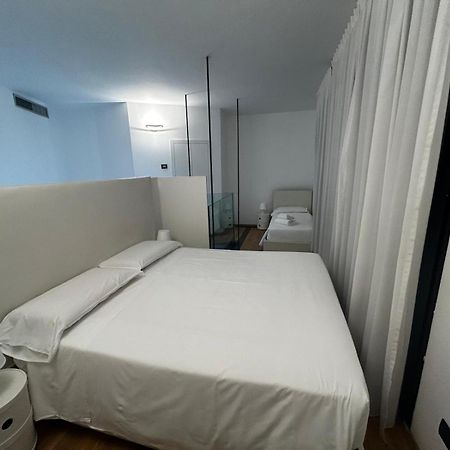 Bb Hotels Aparthotel Isola Milan Bagian luar foto