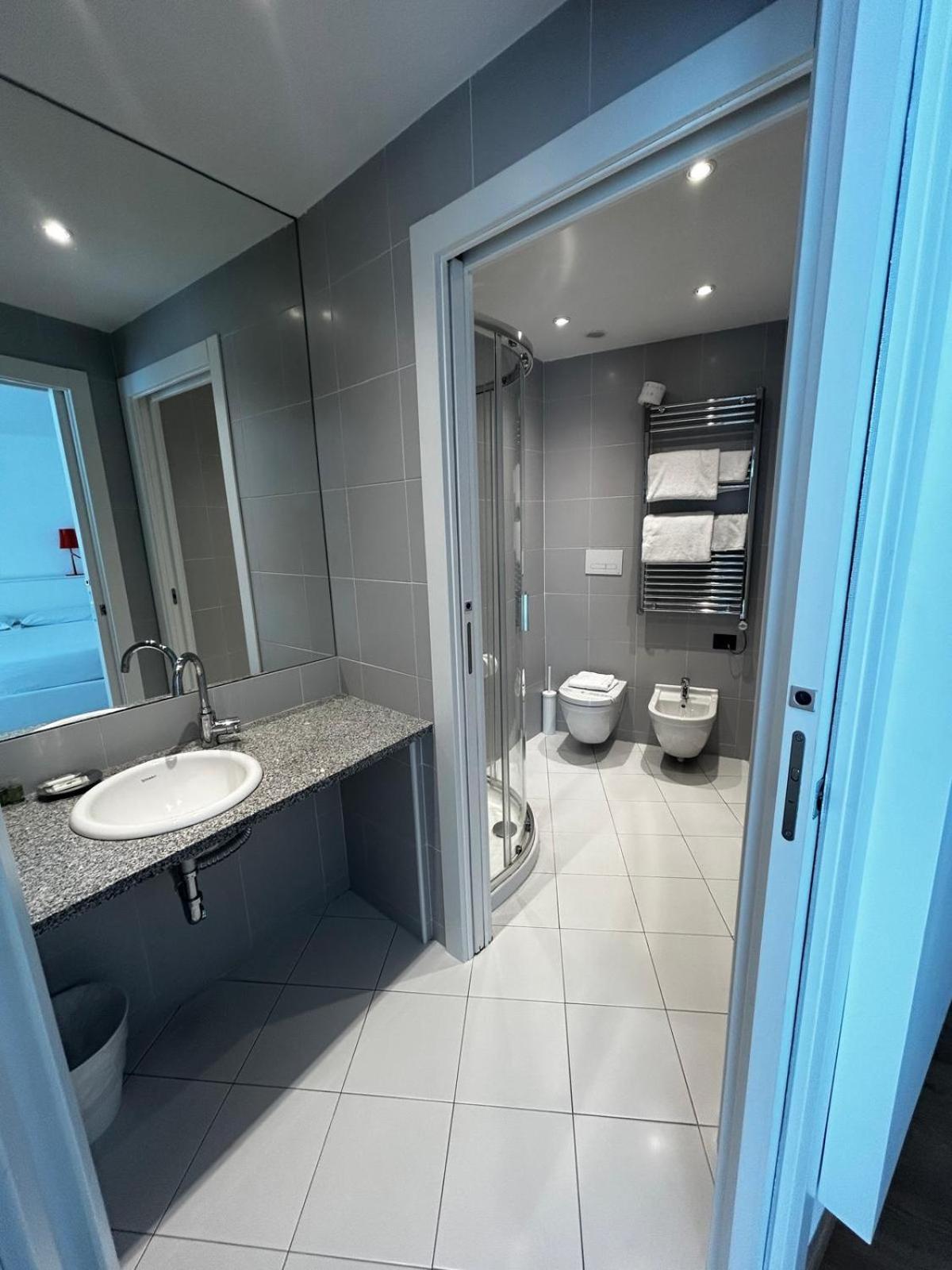 Bb Hotels Aparthotel Isola Milan Bagian luar foto