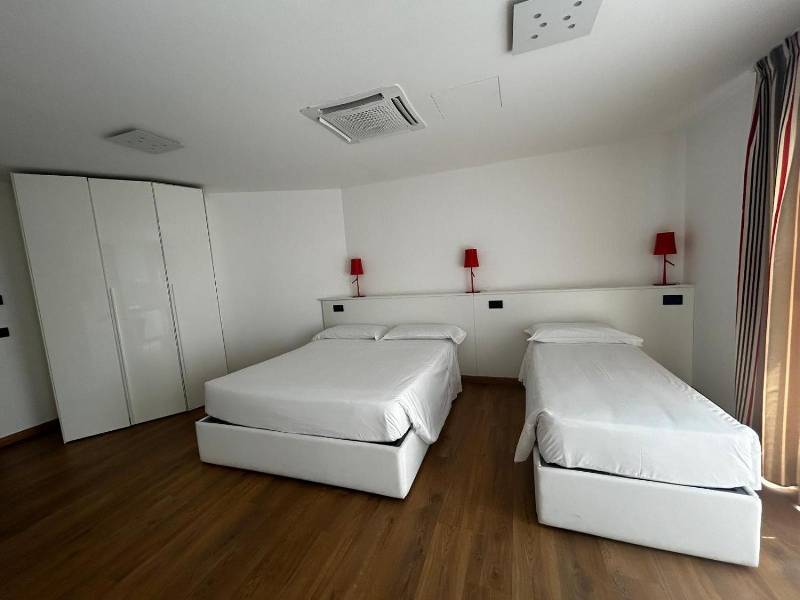 Bb Hotels Aparthotel Isola Milan Bagian luar foto