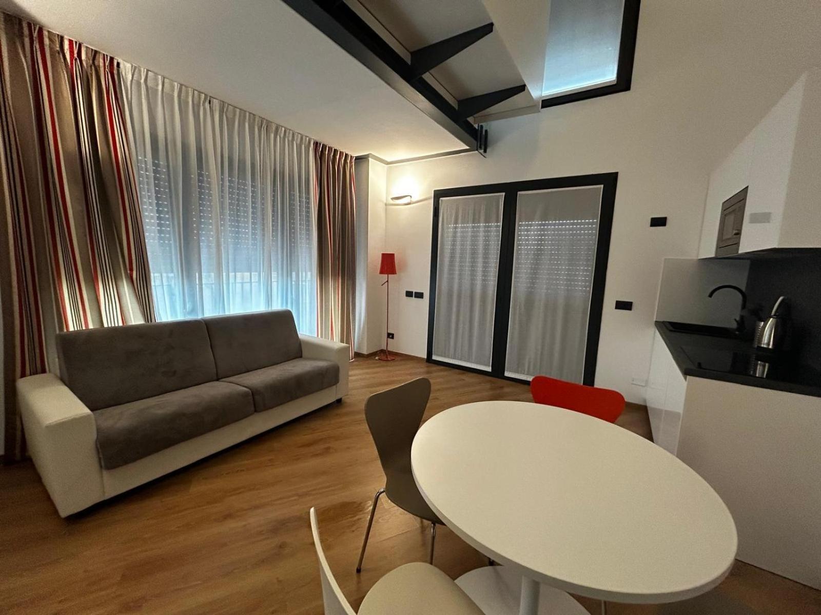Bb Hotels Aparthotel Isola Milan Bagian luar foto