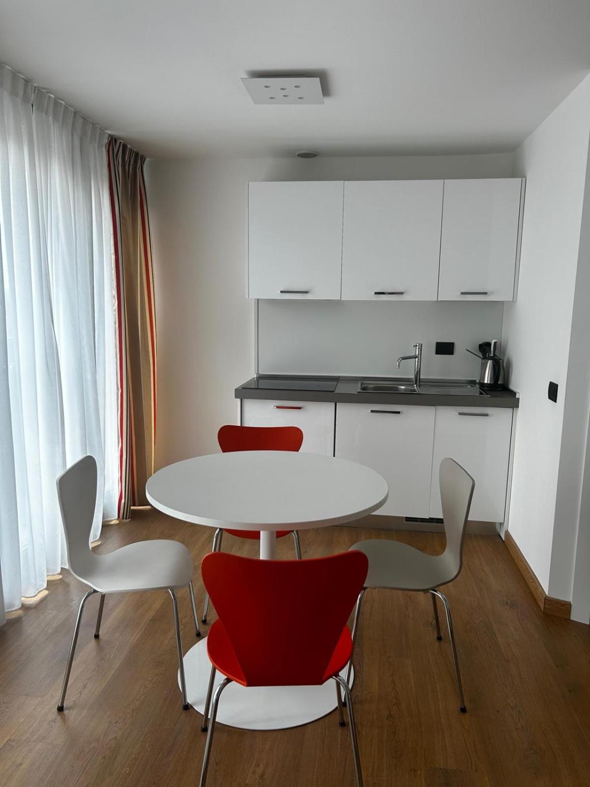 Bb Hotels Aparthotel Isola Milan Bagian luar foto