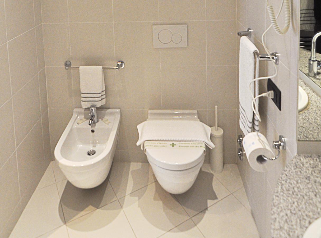 Bb Hotels Aparthotel Isola Milan Bagian luar foto