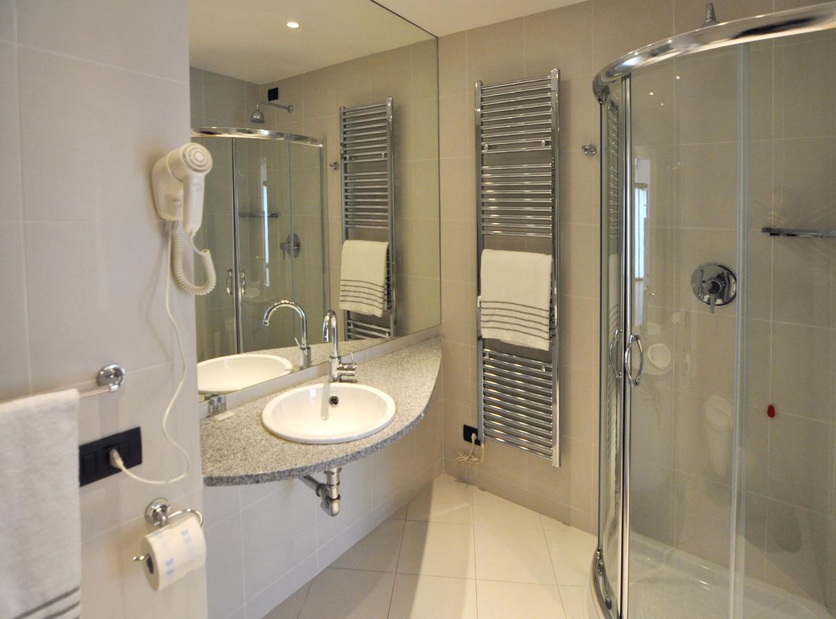 Bb Hotels Aparthotel Isola Milan Bagian luar foto