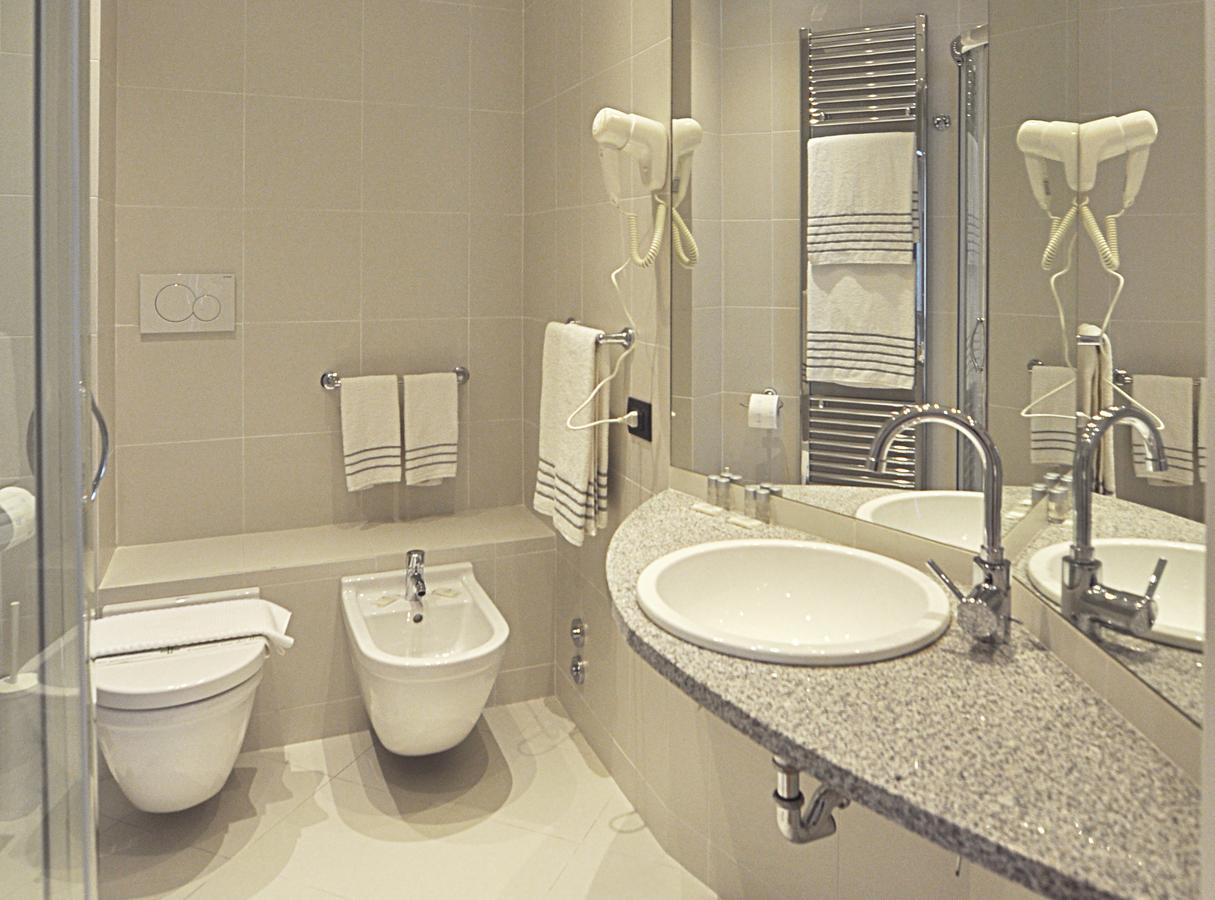 Bb Hotels Aparthotel Isola Milan Bagian luar foto