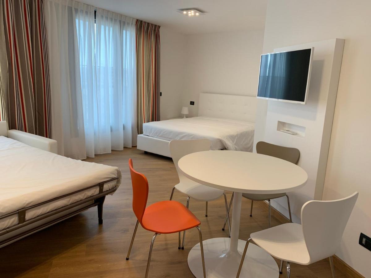 Bb Hotels Aparthotel Isola Milan Bagian luar foto