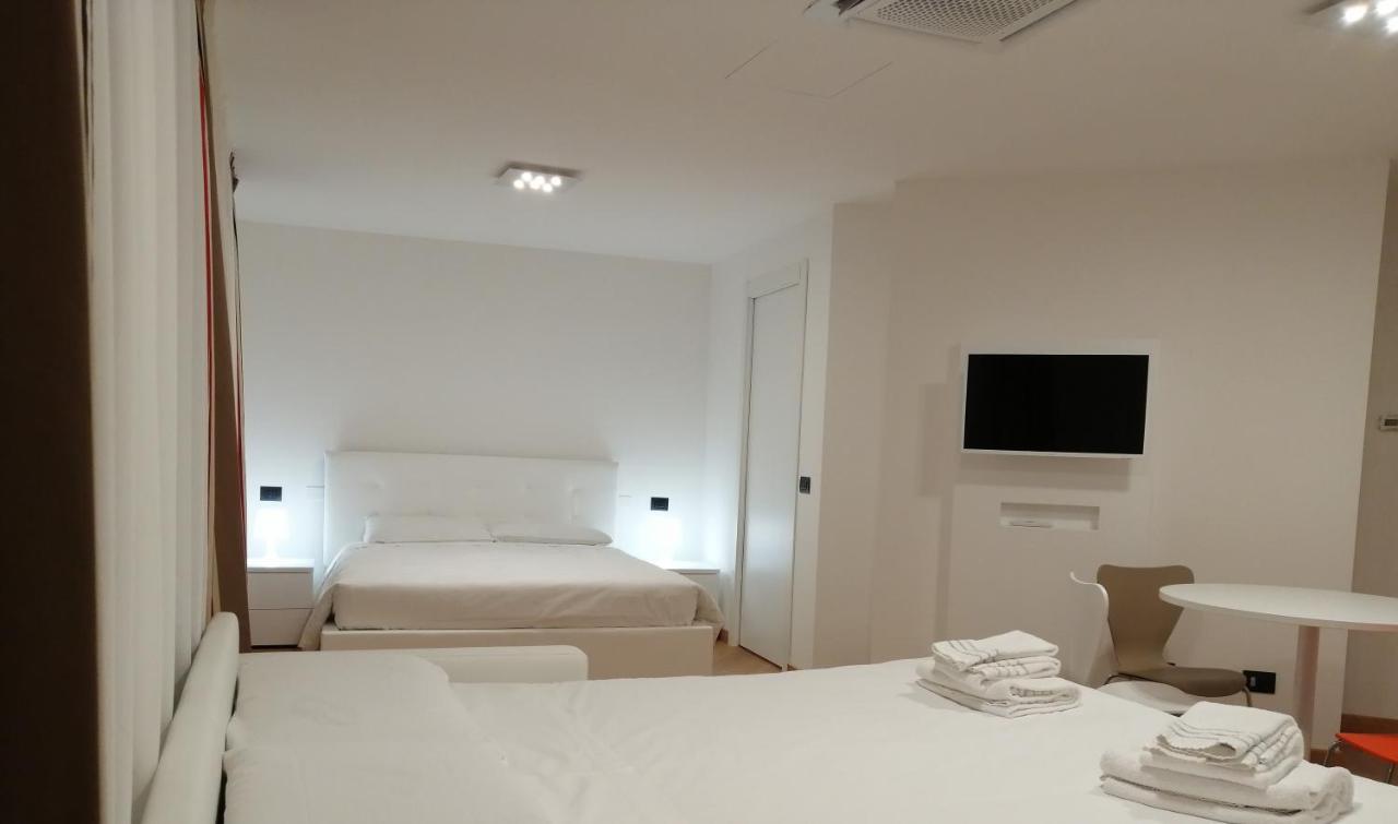 Bb Hotels Aparthotel Isola Milan Bagian luar foto