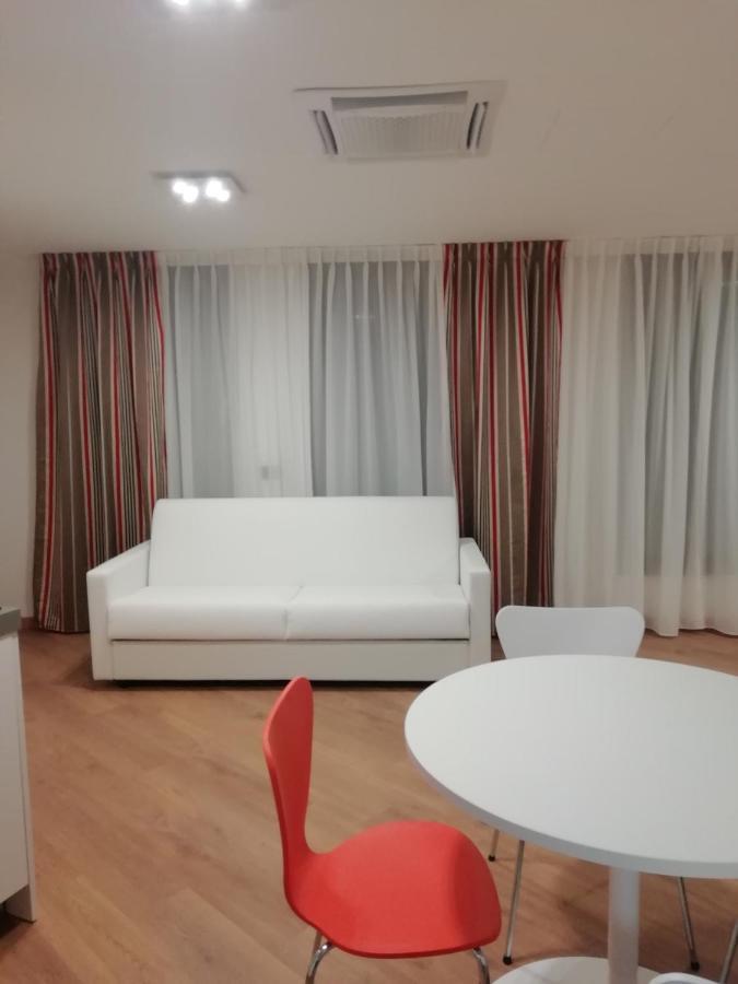 Bb Hotels Aparthotel Isola Milan Bagian luar foto